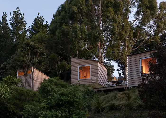 Russell\'S Cabins