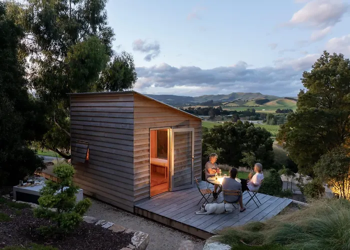 Russell\'S Cabins