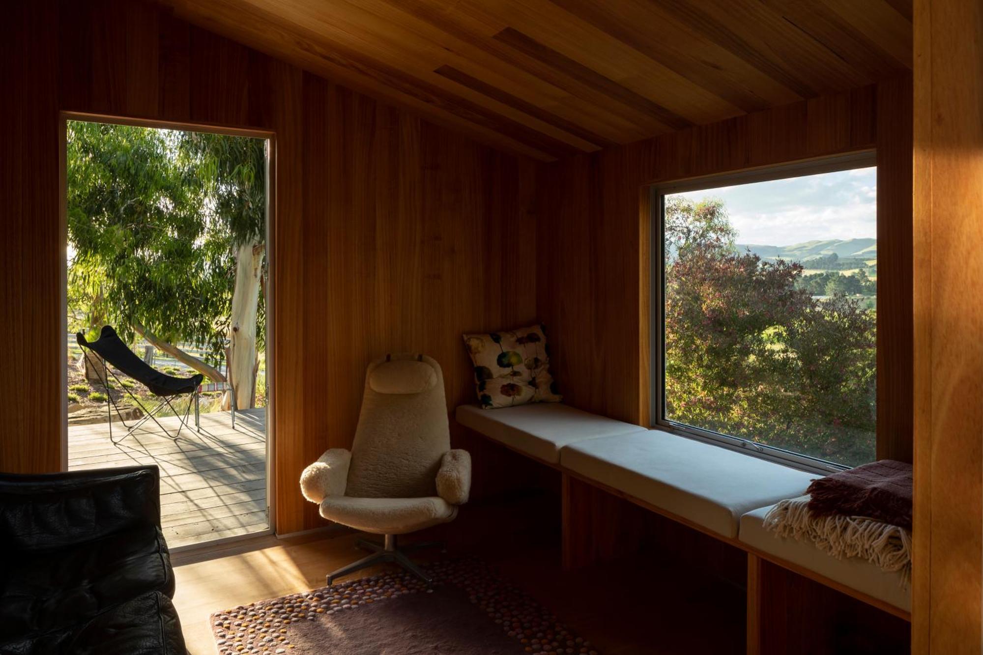 Russell's Chalet Omihi